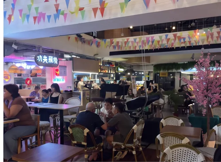 Food court seating